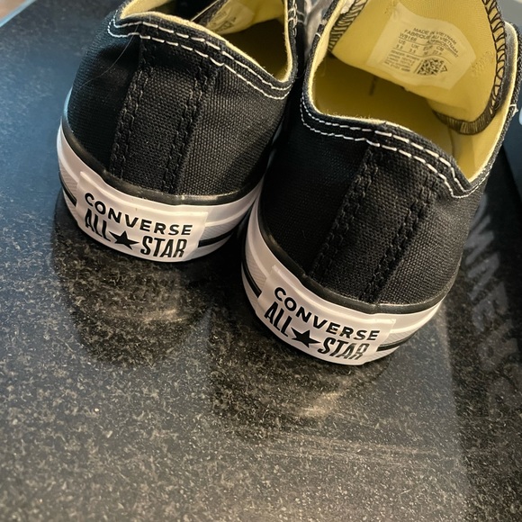 Black converse - Picture 2 of 5